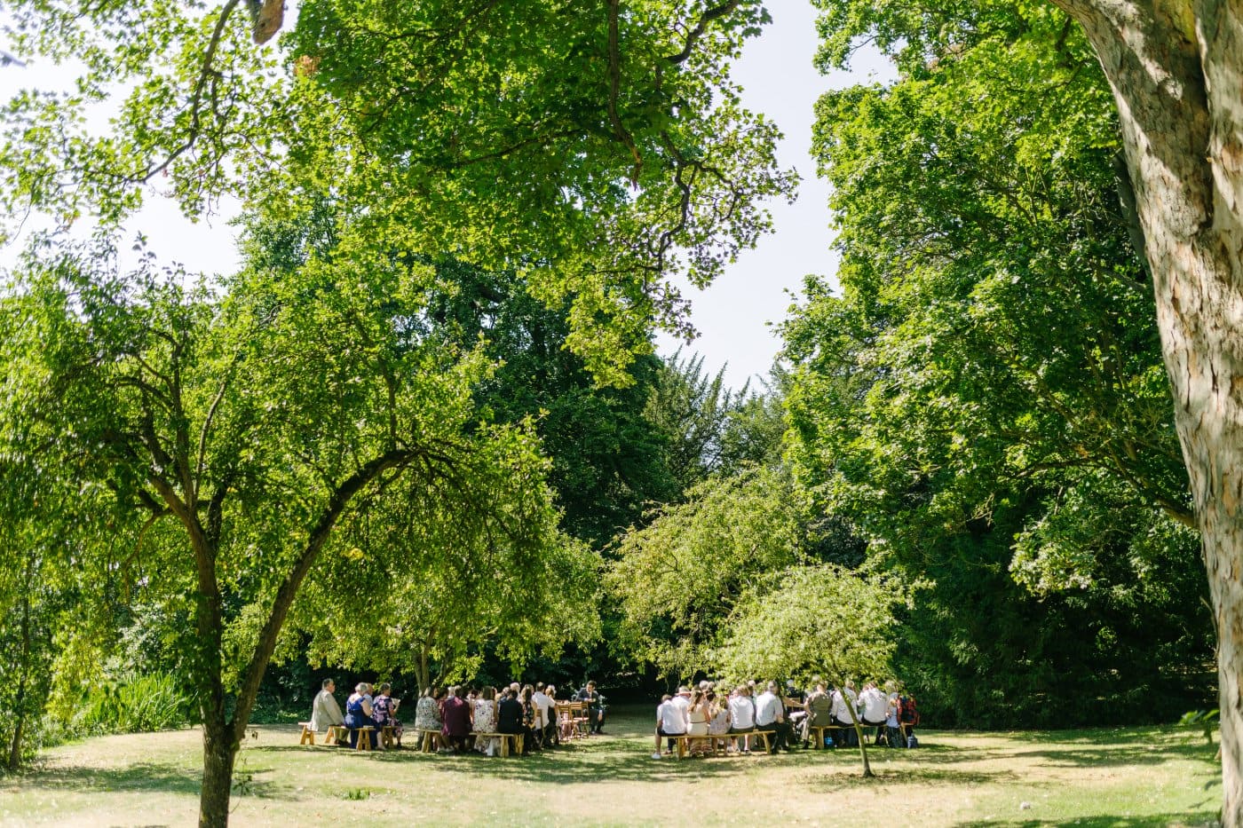 This beautifully lit venue frames a refined wedding and enchanting weddings atmosphere, where every element sparkles under the sun.